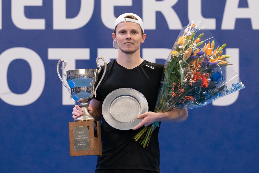  De Jong en Van Emst pakken enkelspeltitels op NK Tennis